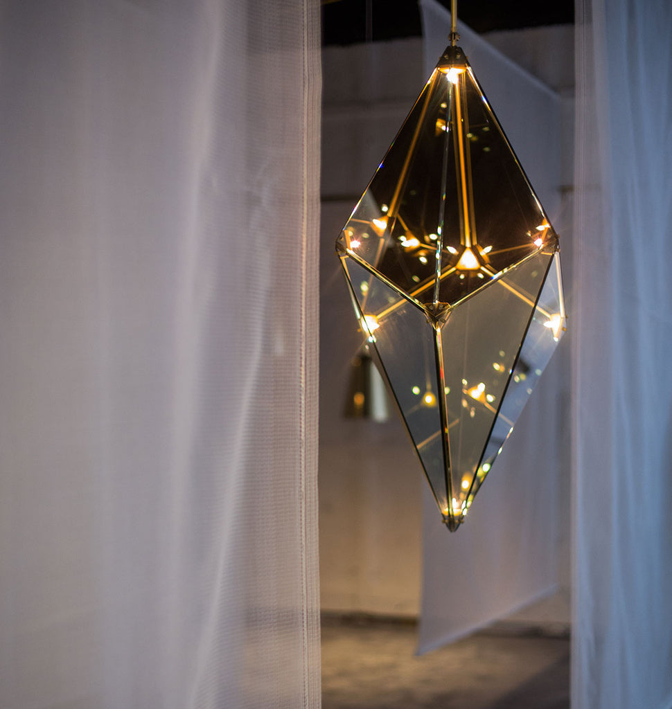 42 inches - Vertical (Brushed brass/Transparent mirror) — Fifth Avenue, New York