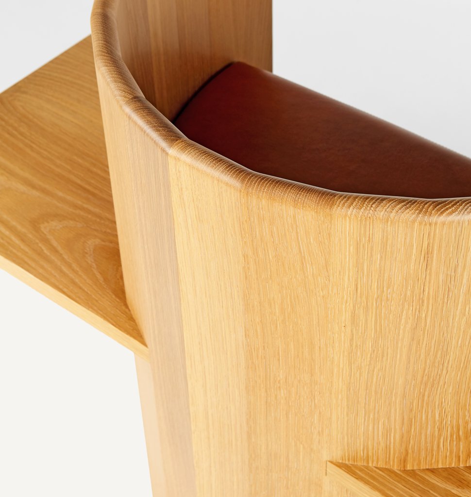 Detail (White oak / Caramel leather)